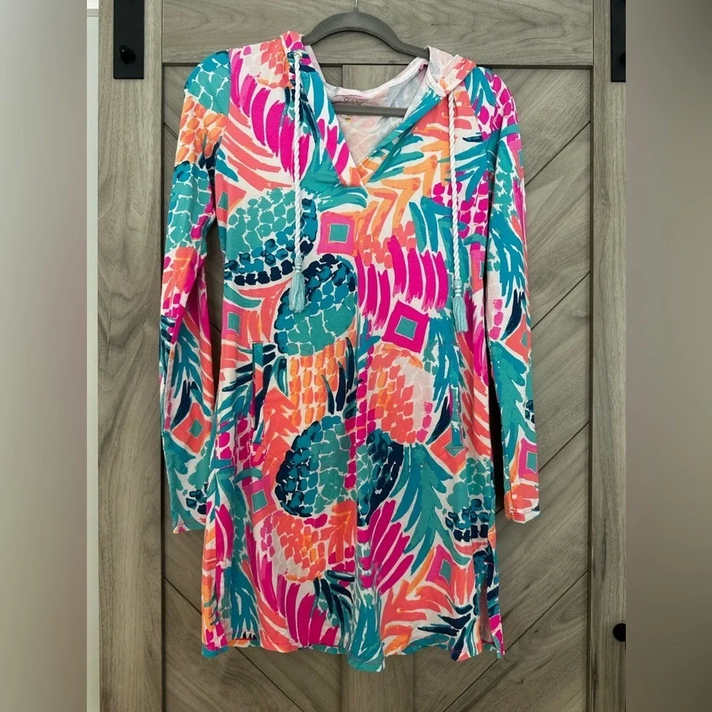 Lilly Pulitzer Pastel pinneapple XS  Long Sleeve hooded beach cover up - Picture 6 of 7